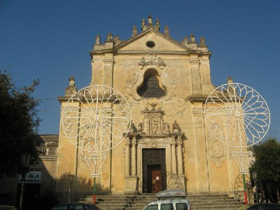 Tricase -piazza Giuseppe Pisanelli - Un suggestivo scorcio della Chiesa d...